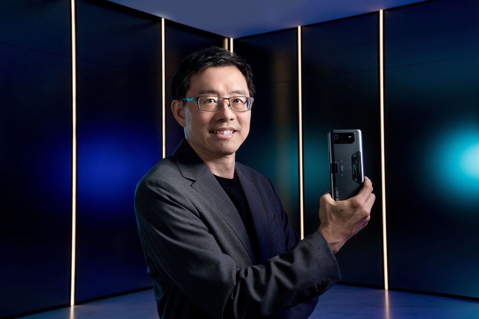 S.y. Hsu Presents the Rog Phone 6 D Ultimate R